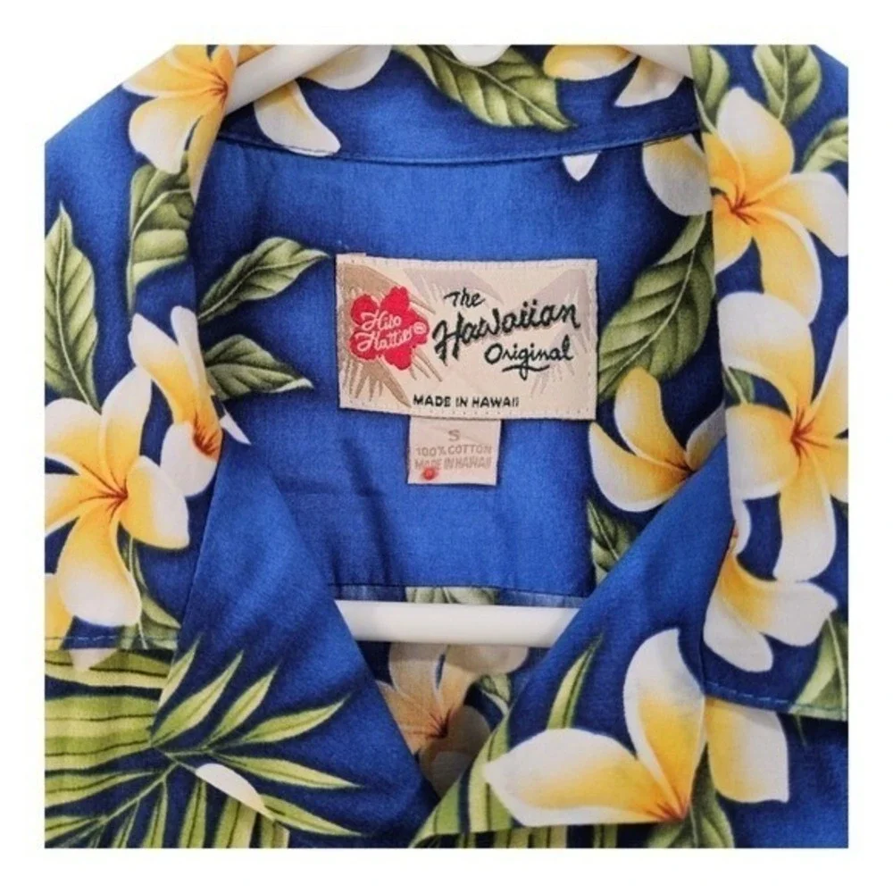Hilo Hattie Mens Blue Cotton Hawaiian Shirt S Plumeria‎ Floral Aloha Casual